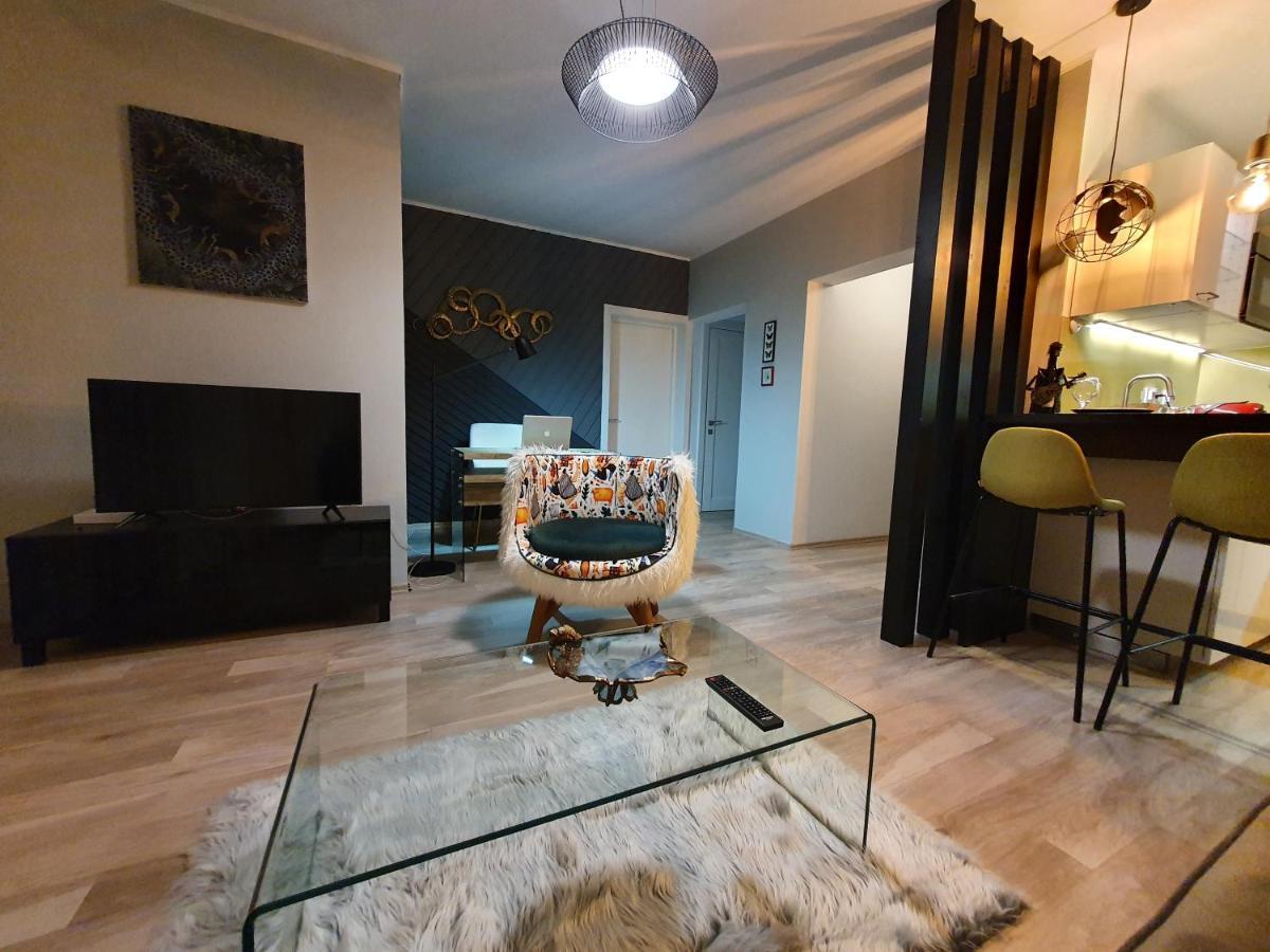Matteo Apartment Iasi Bagian luar foto