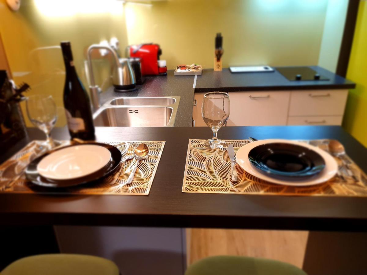 Matteo Apartment Iasi Bagian luar foto